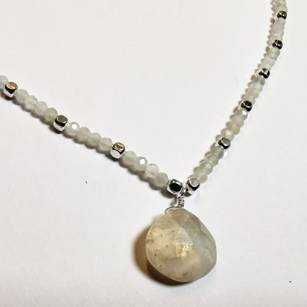 Kette Mondstein mit Anhänger