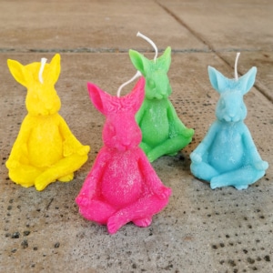 Kerze Yogahase