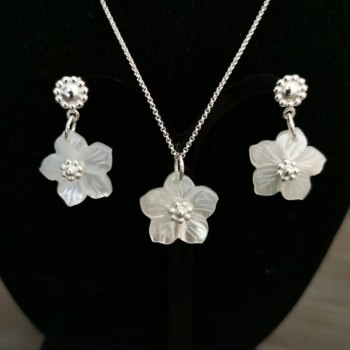 Ohranhänger Blume Muschel Silber