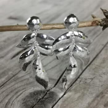 Ohranhänger bewegliche Blätter Silber