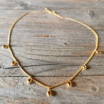 Kette organic mit Anhängern Gold