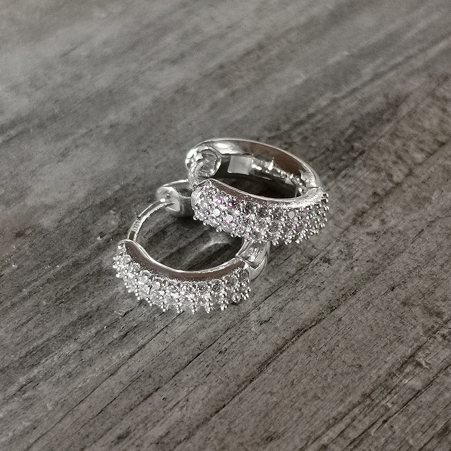 Ohrringli mit Zirkonia-Steinchen Silber