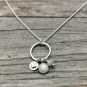 Kette fein mit Ring und Anhängern